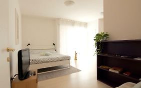 Interno 77 di TSS' - Appartamento soleggiato con Ampie Finestre&Internet Veloce con Fibra - Perfetto per Coppie